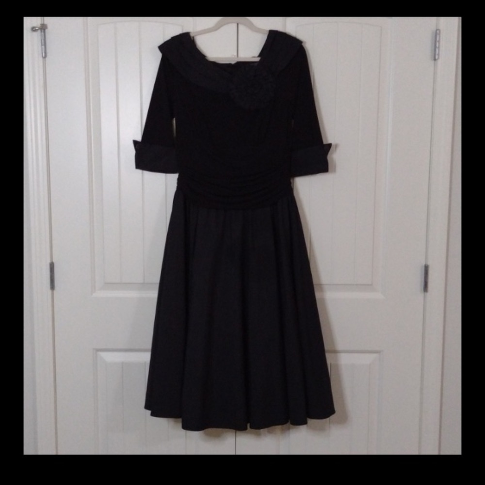 Like new Jessica Howard Formal Black Dress
